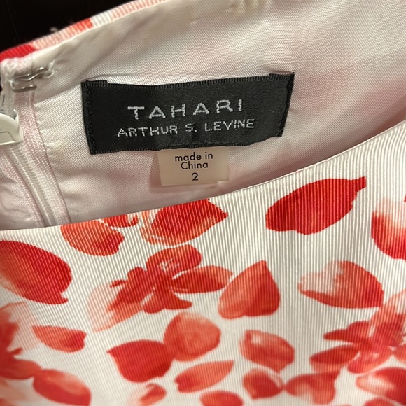 Tahari size 2 (small ) sleeveless dress - Picture 2 of 3